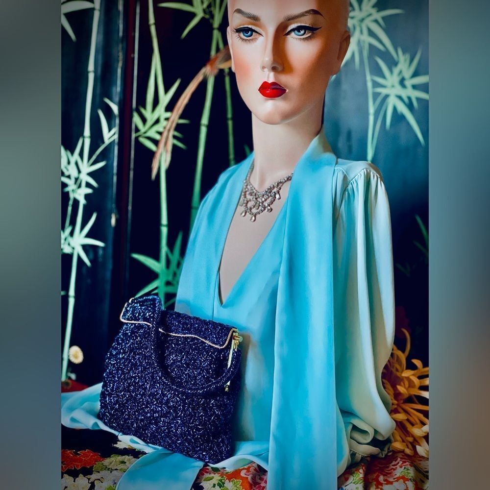 ♥️ Vintage 1950s navy blue beaded purse, larger capacity gold hardware